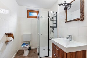 Dusch, hårtork och handdukar