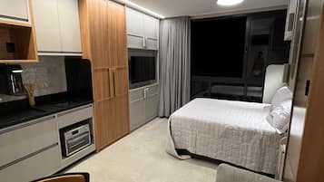 1 dormitorio, tabla de planchar con plancha, wifi y ropa de cama