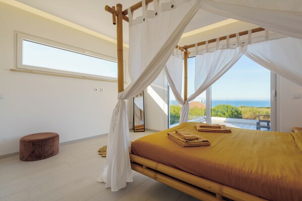 4 bedrooms, iron/ironing board, travel cot, free WiFi
