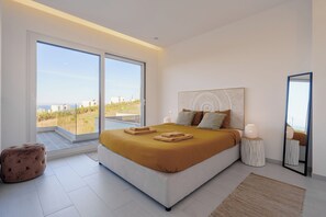 4 bedrooms, iron/ironing board, travel crib, free WiFi