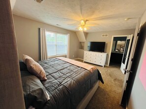 4 Schlafzimmer, Bügeleisen/Bügelbrett, kostenloses WLAN, Bettwäsche