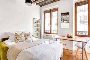 Bügeleisen/Bügelbrett, Reisekinderbett, kostenloses WLAN, Bettwäsche