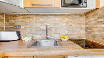 KylskÄp, mikrovÄgsugn, ugn och spishÀll