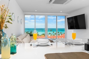 Comfort Condo | In-room dining - Atlantic 360 by BlueAruba Rentals (Noord)