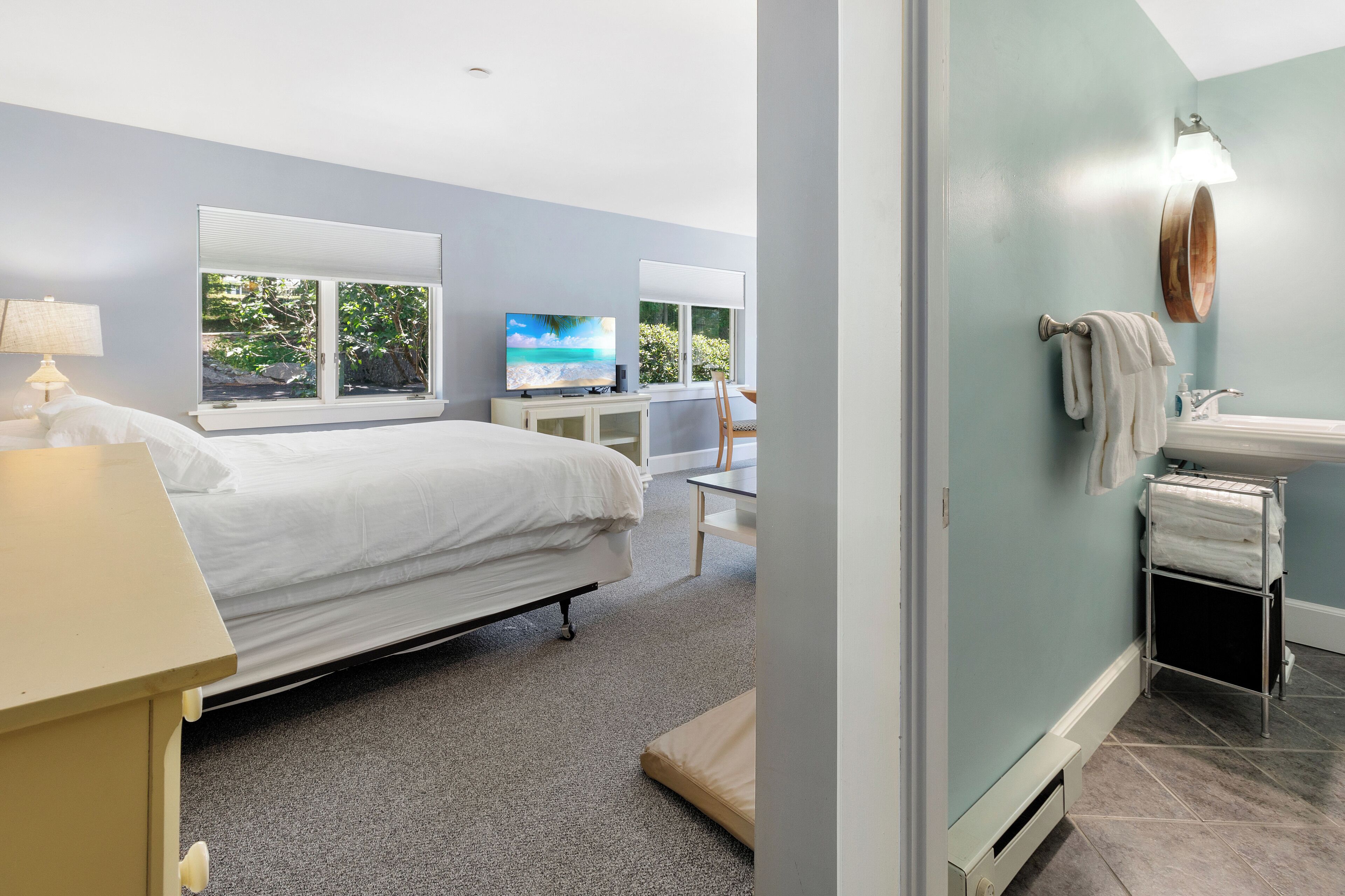 Fer et planche à repasser, Wi-Fi gratuit, draps fournis