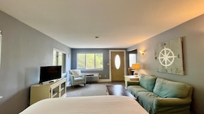 Iron/ironing board, free WiFi, bed sheets - Mabel's Maine Studio on the River (Edgecomb)