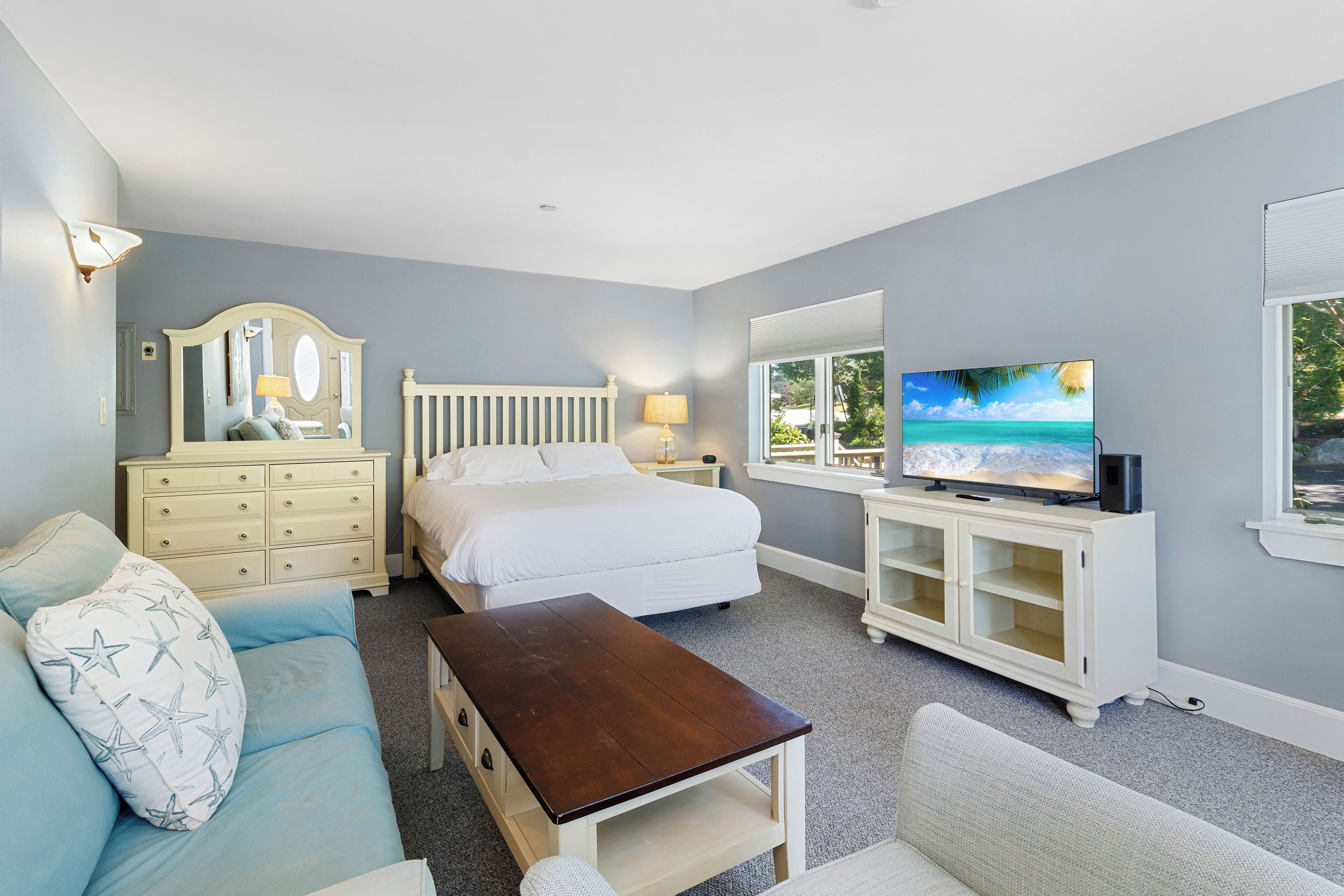 Iron/ironing board, free WiFi, bed sheets