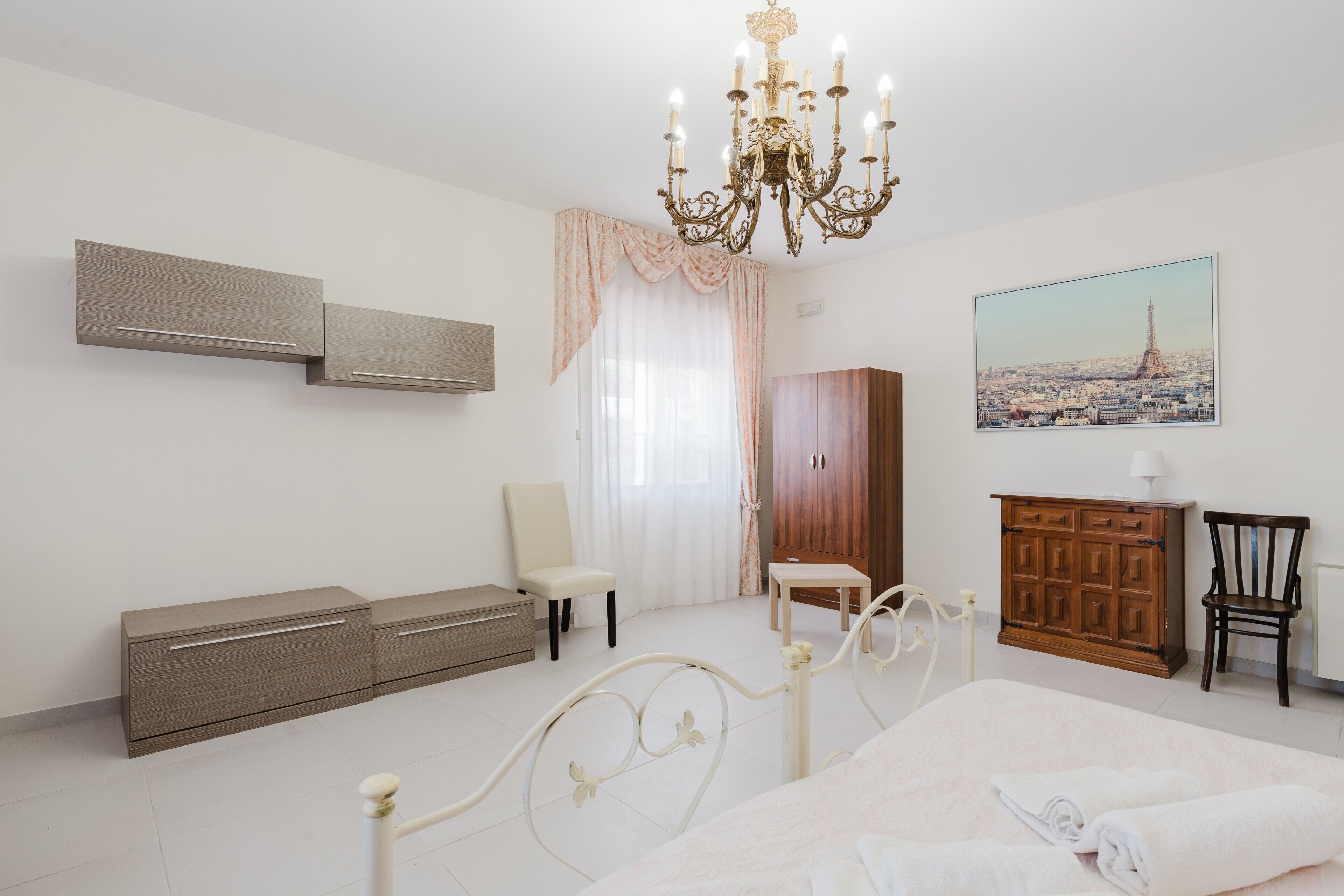 4 chambres, fer et planche à repasser, Wi-Fi, draps fournis