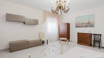 4 chambres, fer et planche Ă repasser, Wi-Fi, draps fournis