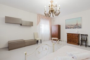 4 chambres, fer et planche à repasser, Wi-Fi, draps fournis