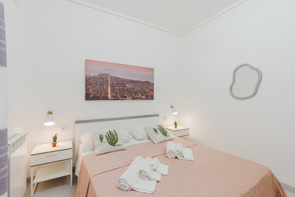 4 bedrooms, iron/ironing board, WiFi, bed sheets