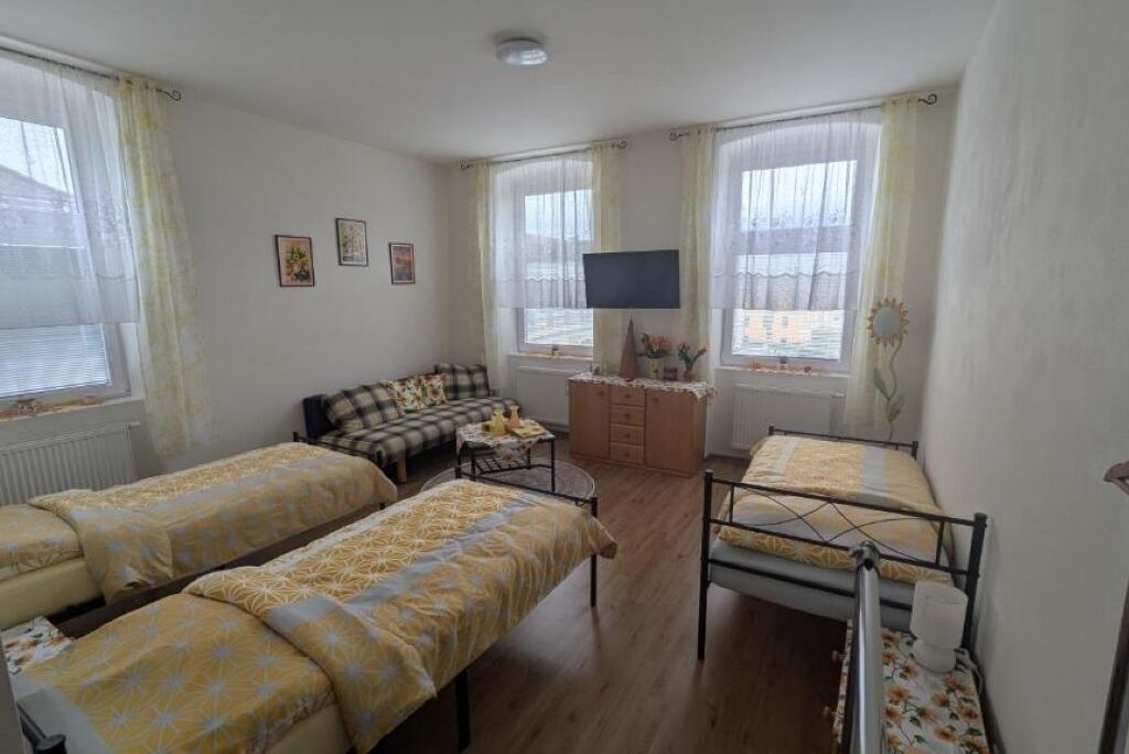 4 bedrooms, WiFi, bed sheets