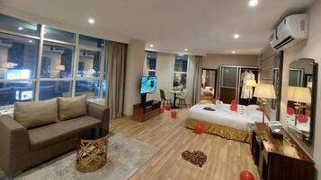 Cortinas opacas, tabla de planchar con plancha, wifi gratis