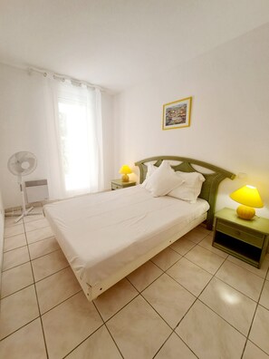 2 bedrooms, iron/ironing board, WiFi