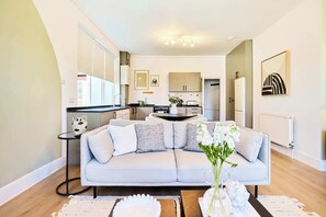 テレビ、書斎 / ワークスペース