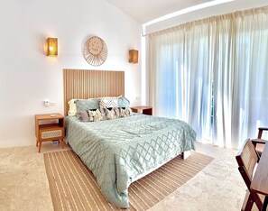 3 bedrooms, desk, iron/ironing board, free WiFi