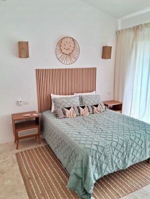 3 bedrooms, desk, iron/ironing board, free WiFi