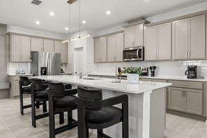 Réfrigérateur, micro-ondes, four, lave-vaisselle