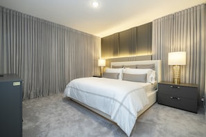 12 Schlafzimmer, BĂŒgeleisen/BĂŒgelbrett, WLAN, BettwĂ€sche