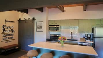 Fridge, microwave, oven, dishwasher