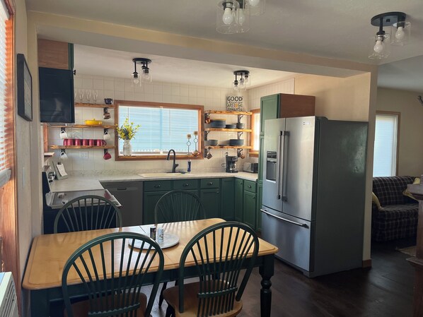 ميكروويف، فرن، موقد طهي مسطح، غسالة أطباق