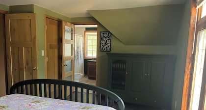 Beautiful Big 3-bedroom house with WiFi, AC in tranquil Storm Lake