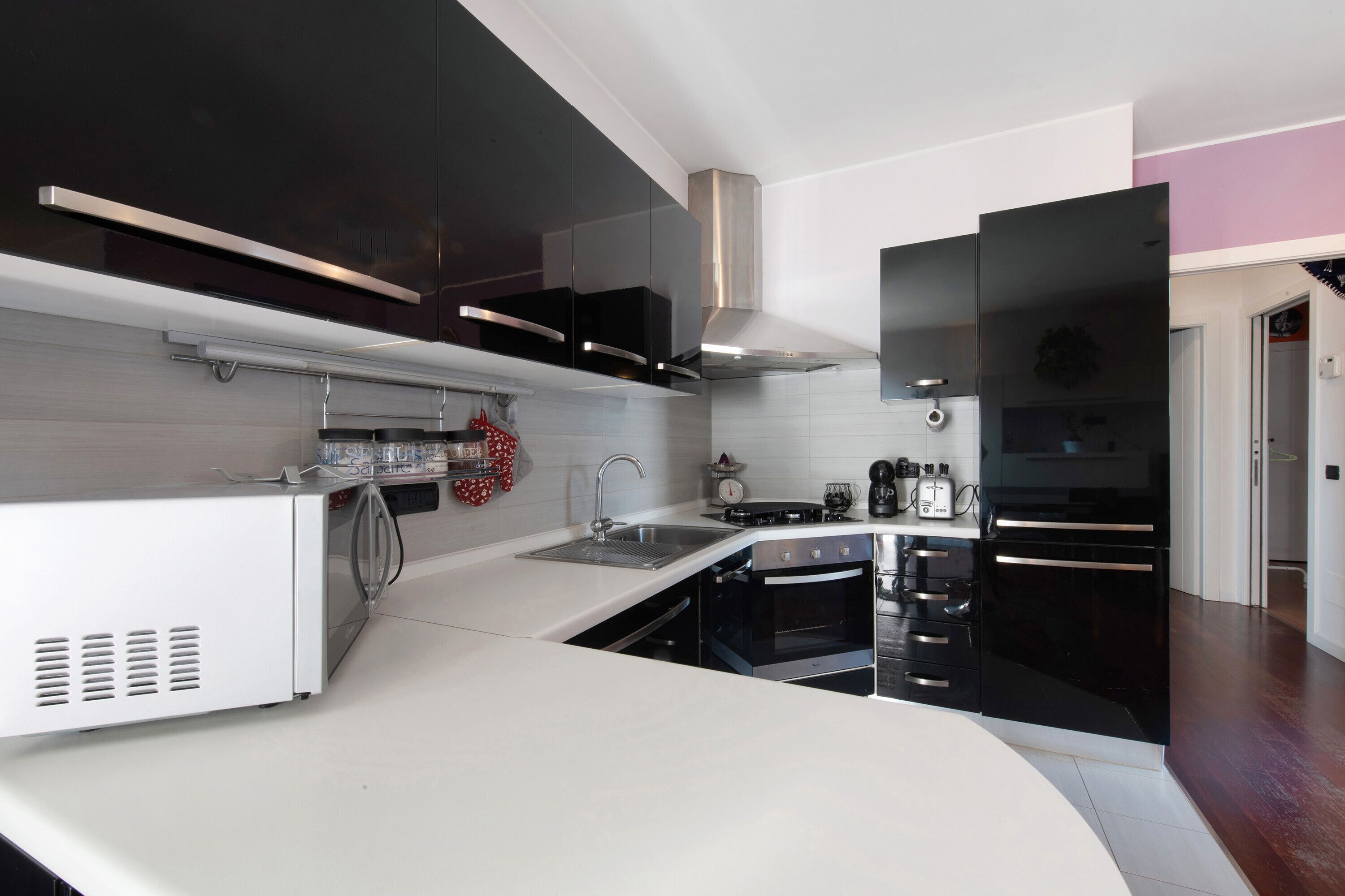 Refrigerador, microondas, horno, placa de cocina