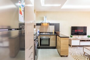 Kühlschrank, Mikrowelle, Ofen, Herdplatte