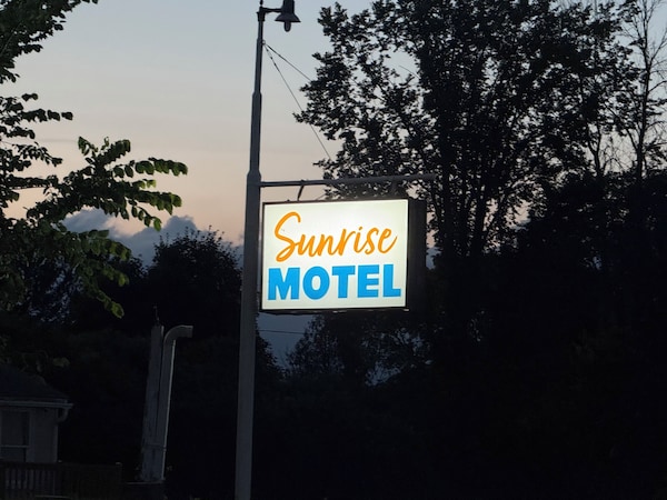 Sunrise Motel - Ontario