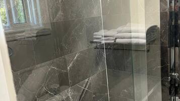 Classic Single Room | Bathroom | Shower, free toiletries, towels, soap