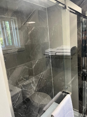 Classic Single Room | Bathroom | Shower, free toiletries, towels, soap