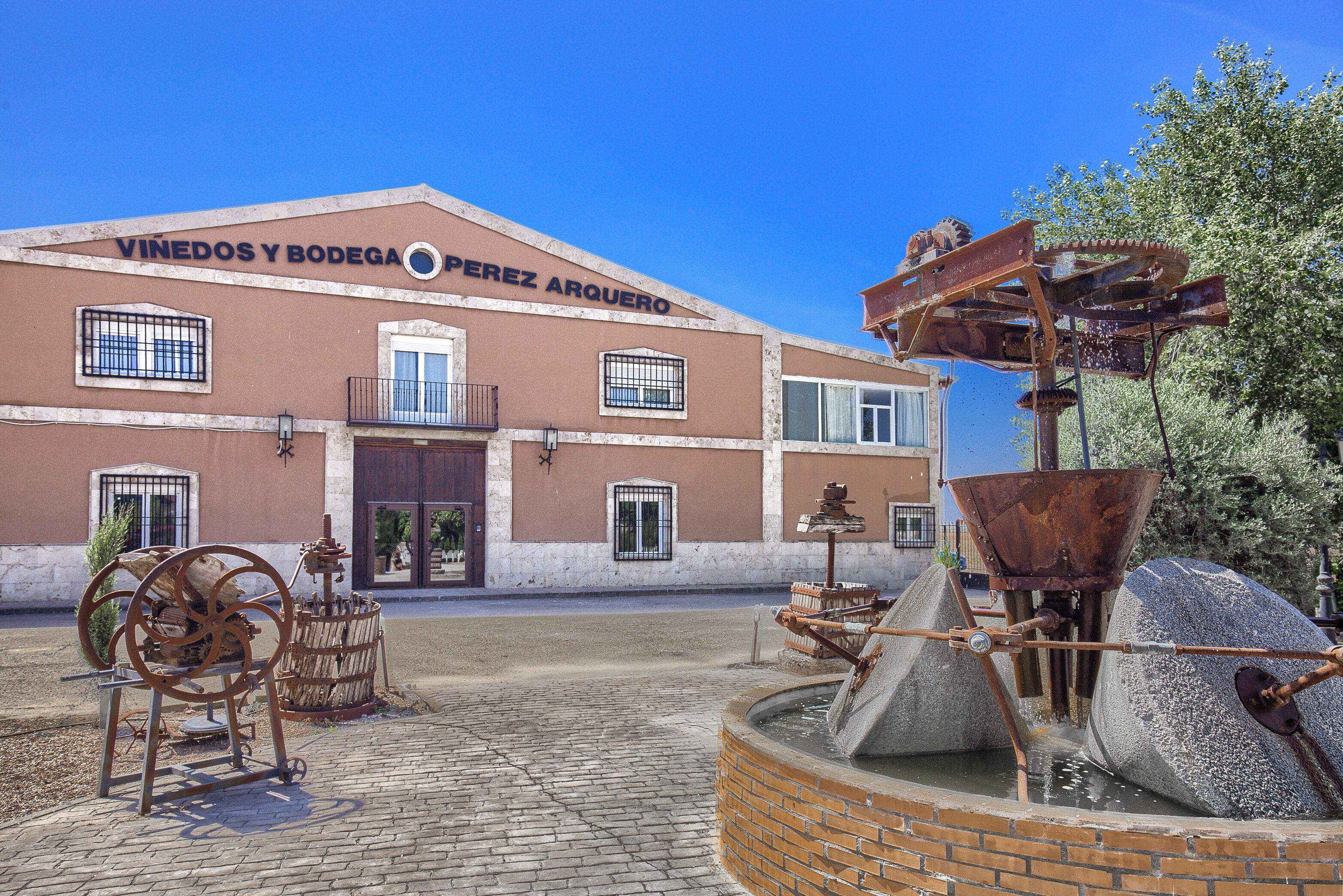 Vista frontal de la propiedad