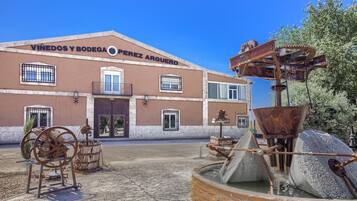 Vista frontal de la propiedad