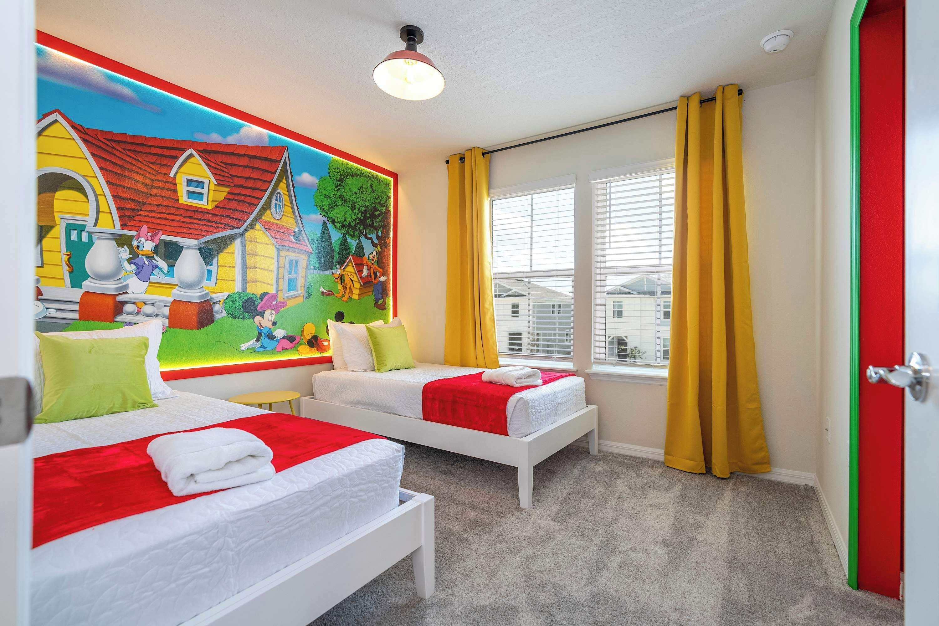 5 bedrooms, iron/ironing board, internet, bed sheets