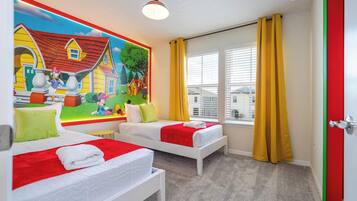 5 bedrooms, iron/ironing board, internet, bed sheets
