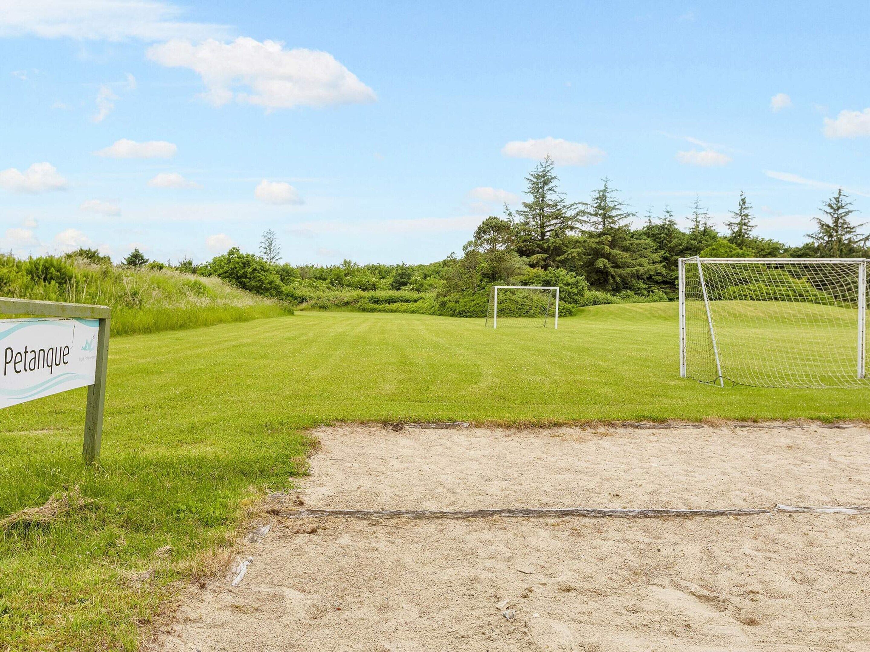 Maison | Terrain de sport