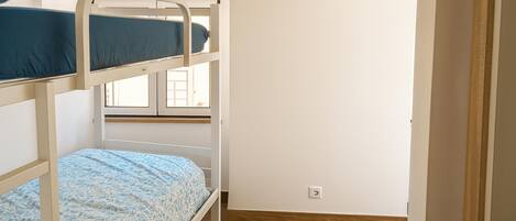 1 chambre, fer et planche à repasser, Wi-Fi gratuit, draps fournis