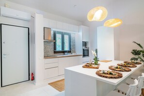 Refrigerador, microondas, horno, lavavajillas