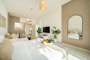 Fer et planche à repasser, lit de bébé portatif, Wi-Fi, literie fournie