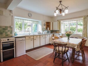 Dishwasher, cookware/dishes/utensils