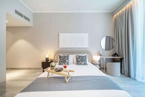 1 bedroom, iron/ironing board, travel cot, WiFi - Airstay | Premium 1BR | Next to Circle Mall | JVC (دبي)