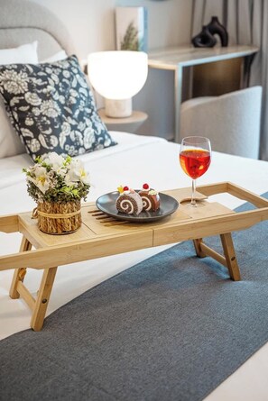 1 habitación, tabla de planchar con plancha, cuna de viaje y wifi 