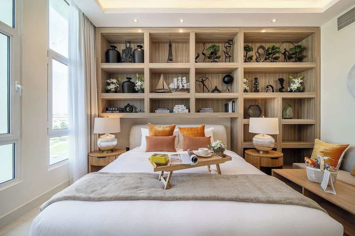 Iron/ironing board, travel crib, WiFi, bed sheets