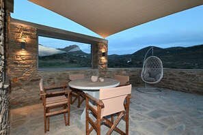 Outdoor dining - Villa 'Celini House 2' with Mountain View, Wi-Fi and Air Conditioning (Tinos)