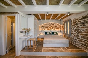 1 dormitorio, tabla de planchar con plancha, wifi y ropa de cama