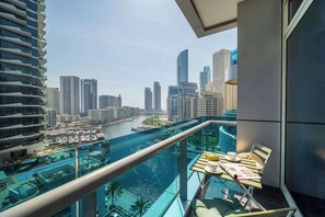 Outdoor dining - Airstay | 1BR Retreat | Stunning Marina Views (Dubai)