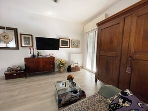 Living area - Casa Veneto - Two Bedroom Apartment, Sleeps 5 (Rimini)