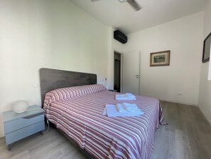 3 bedrooms, bed sheets