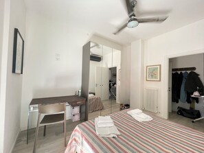Room - Casa Veneto - Two Bedroom Apartment, Sleeps 5 (Rimini)