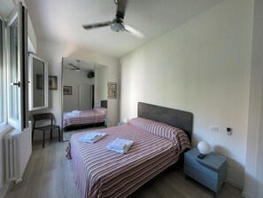 3 bedrooms, bed sheets
